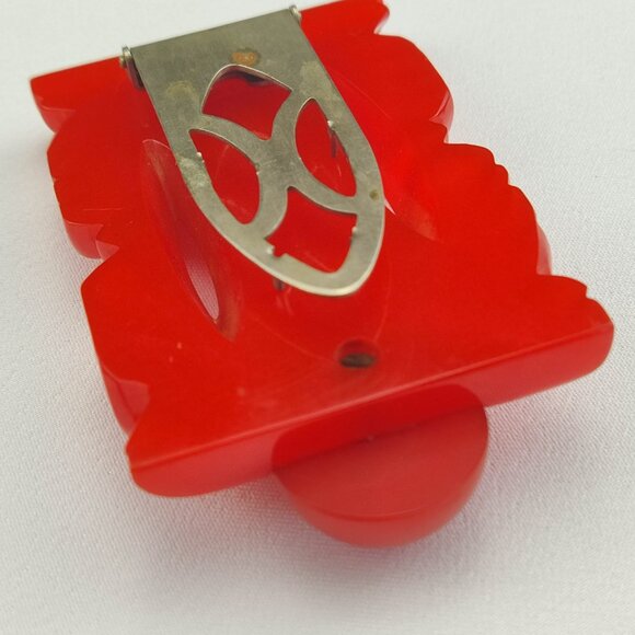 Vintage Large Fur Clip Made of Red Bakelite - Picture 6 of 7